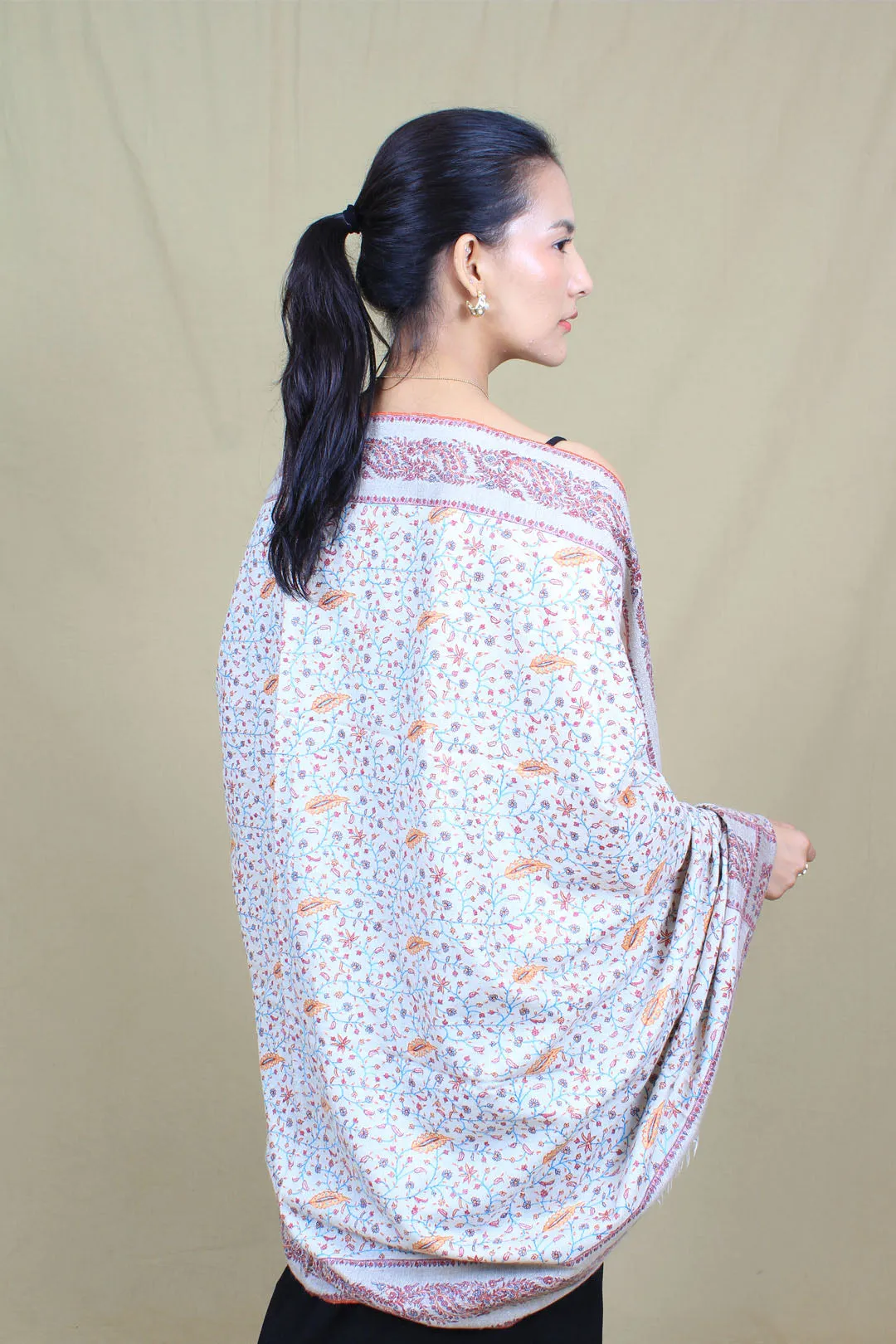 Hania Ivory Base Sozni Jaali & Dour Embroidered Pashmina Shawl